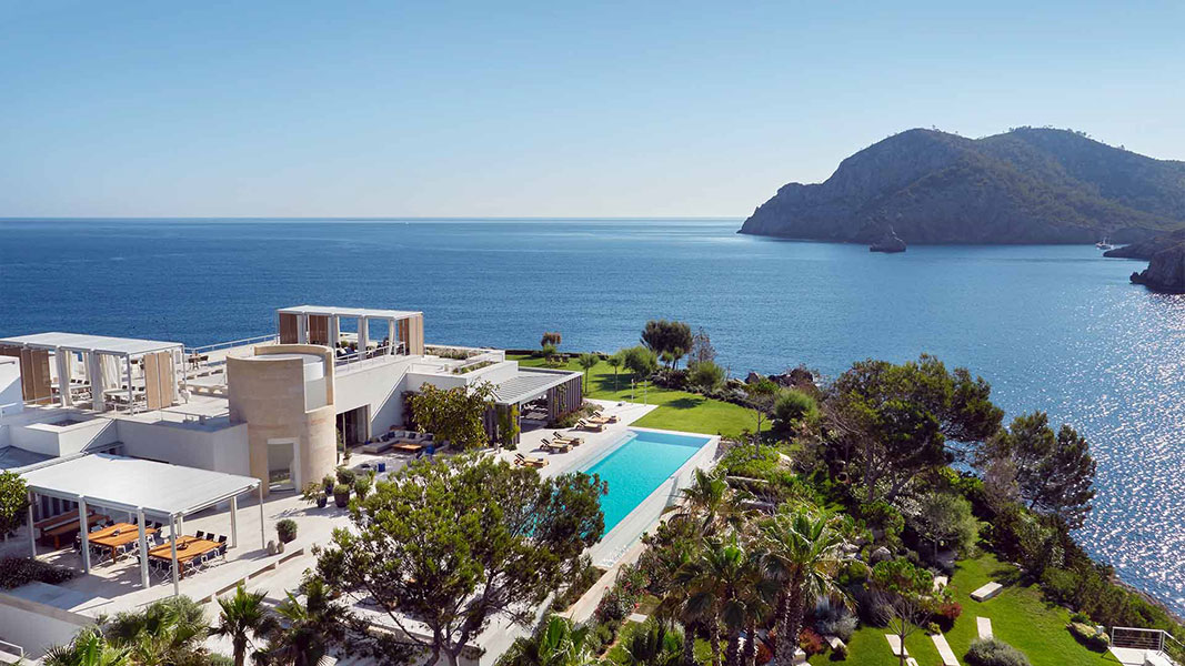 Exclusive luxury villa in Ibiza with infinity pool, ocean views, and private access – premium rental by King Luxury Ibiza